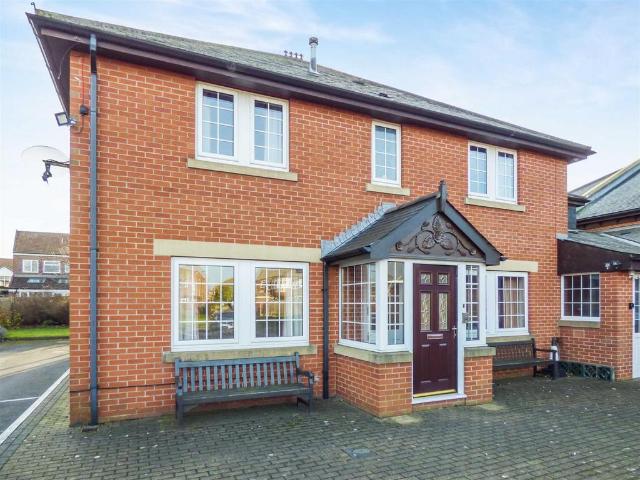 4 bedroom semi detached house to rent