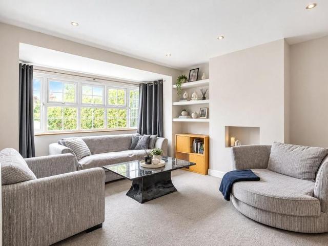 4 bedroom semi detached house to rent