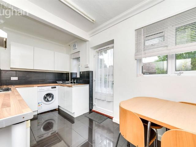 4 bedroom semi detached house to rent
