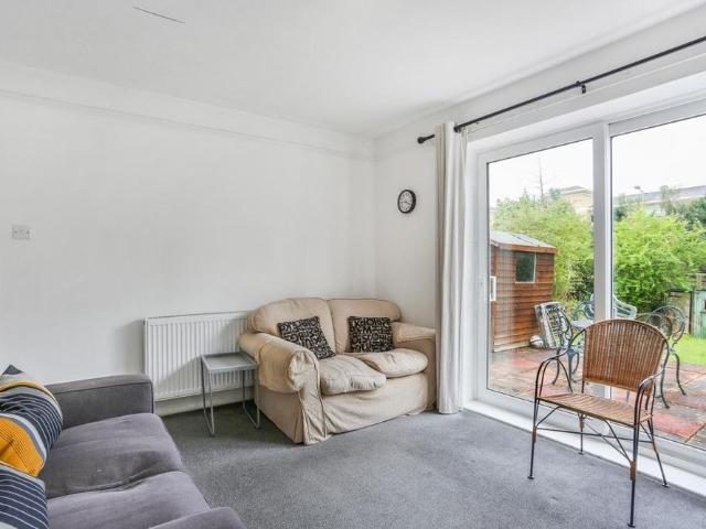 4 bedroom semi detached house to rent