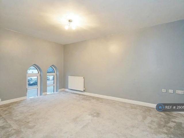 4 bedroom semi detached house to rent