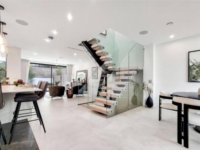 4 bedroom semi detached house to rent