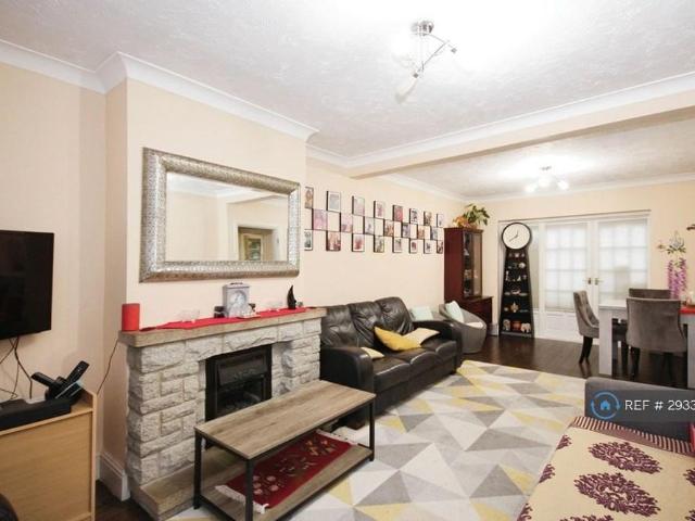 4 bedroom semi detached house to rent