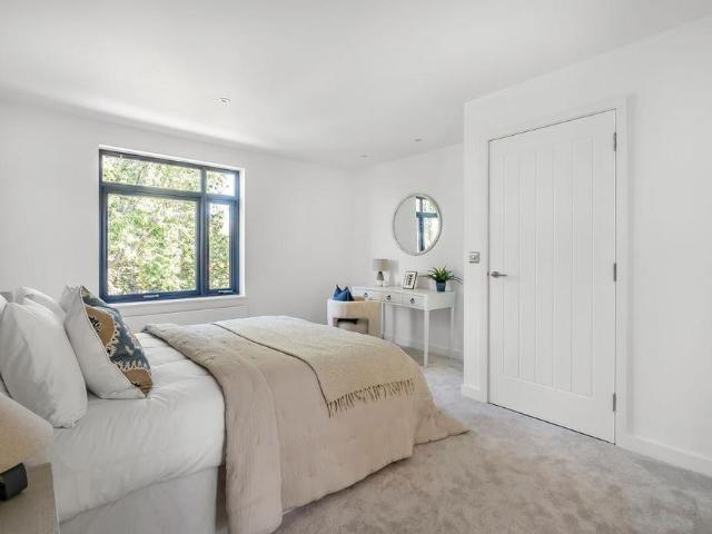 4 bedroom semi detached house to rent