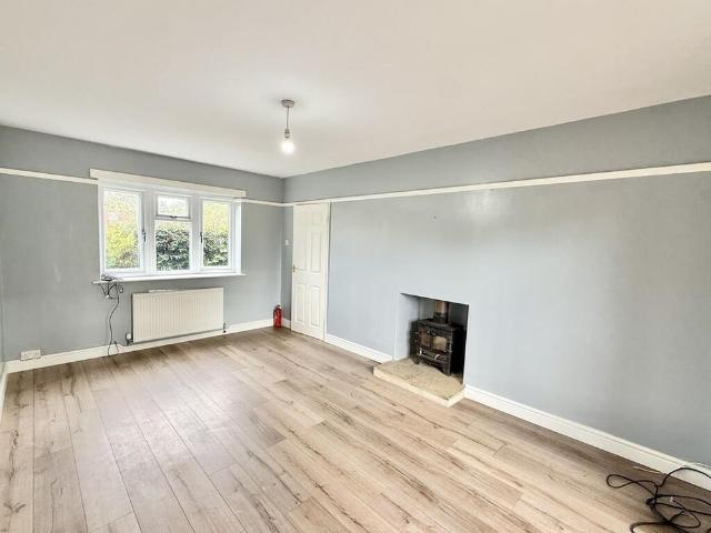 4 bedroom semi detached house to rent
