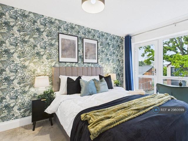 4 bedroom semi detached house to rent