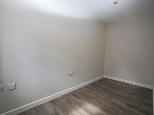 4 bedroom semi detached house to rent