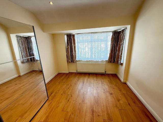 4 bedroom semi detached house to rent