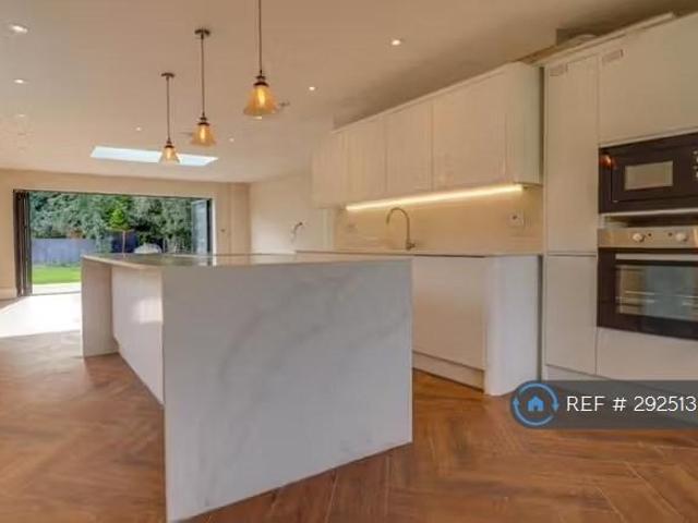 4 bedroom semi detached house to rent