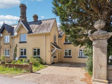 4 bedroom semi detached house to rent