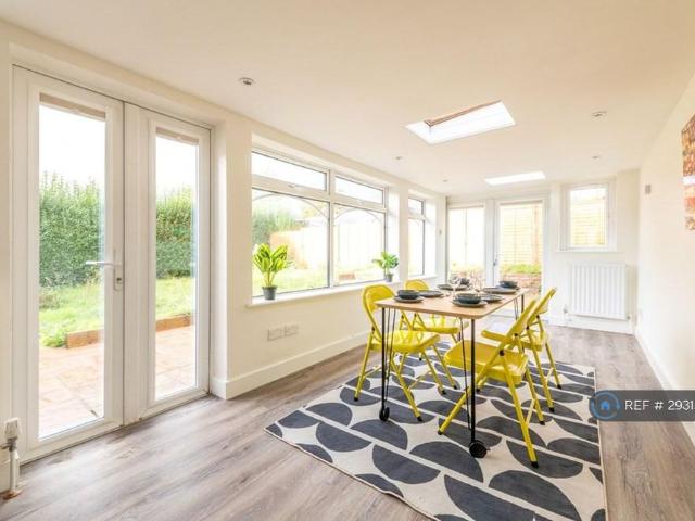 4 bedroom semi detached house to rent