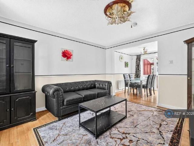 4 bedroom semi detached house to rent
