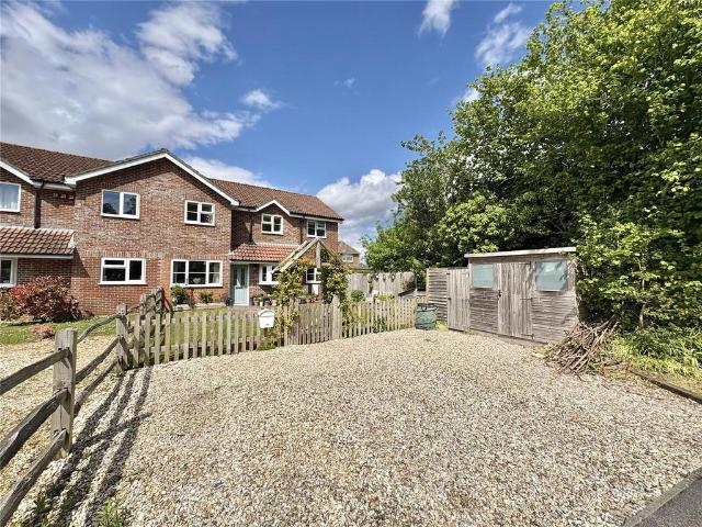 4 bedroom semi detached house to rent