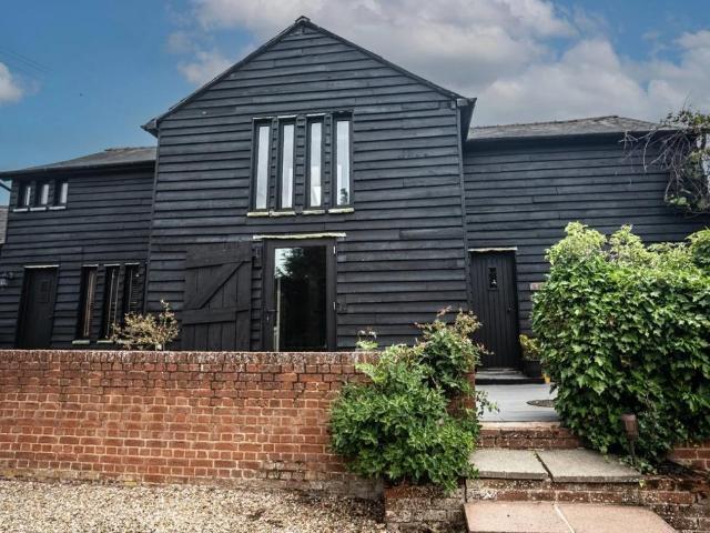 4 bedroom semi detached house to rent