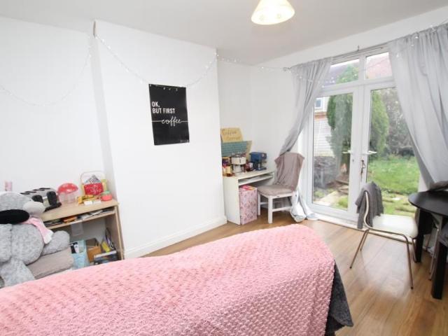 4 bedroom semi detached house to rent
