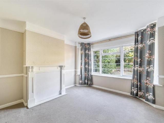 4 bedroom semi detached house to rent