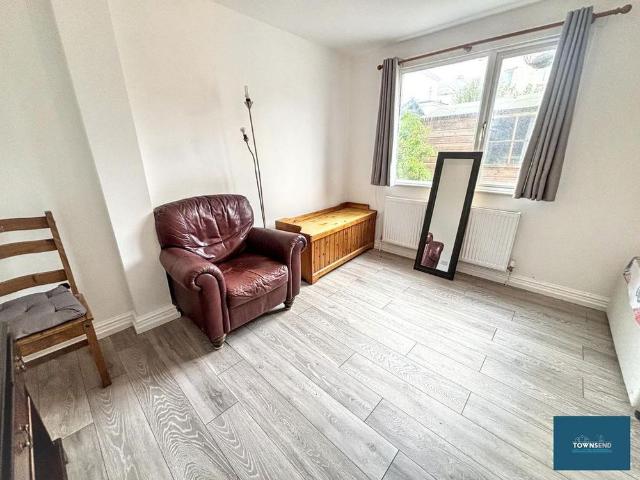 4 bedroom semi detached house to rent