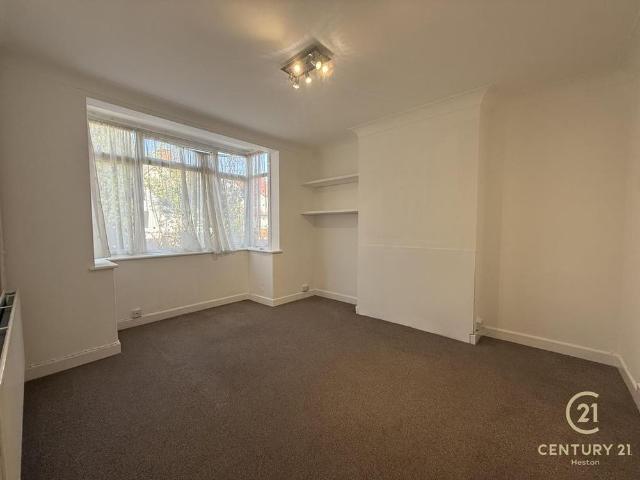 4 bedroom semi detached house to rent