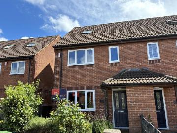 4 bedroom semi detached house to rent