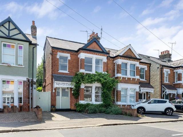 4 bedroom semi detached house to rent
