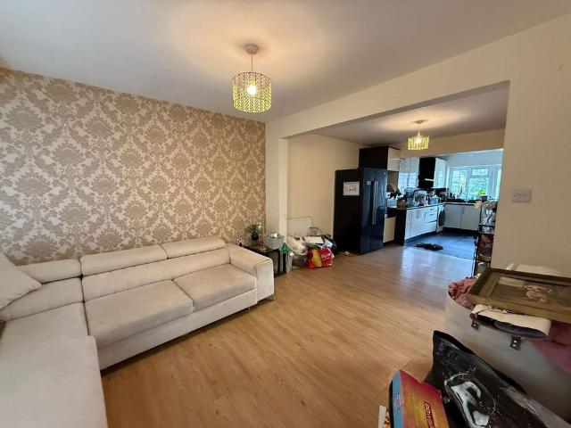 4 bedroom semi detached house to rent