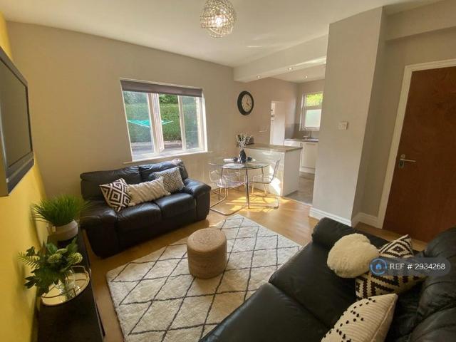 4 bedroom semi detached house to rent