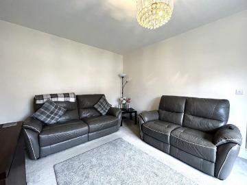 4 bedroom semi detached house to rent