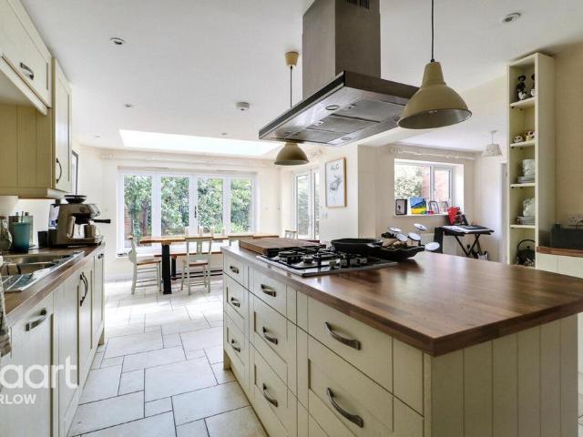 4 bedroom semi detached house to rent