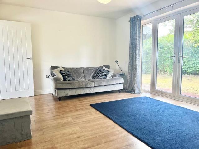 4 bedroom semi detached house to rent