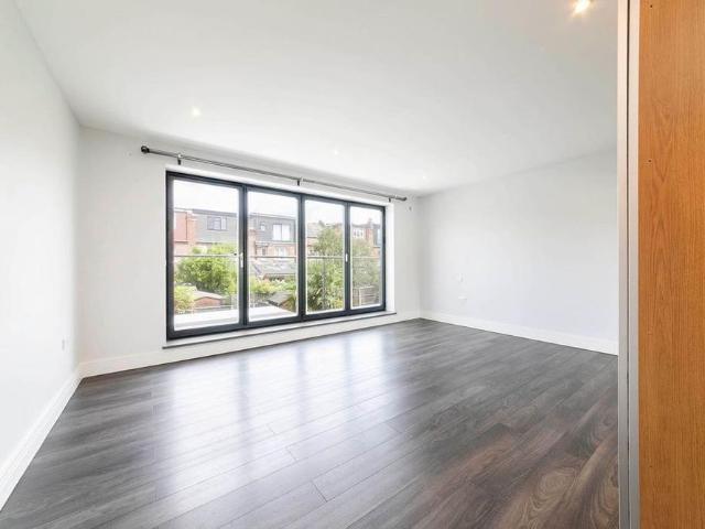 4 bedroom semi detached house to rent