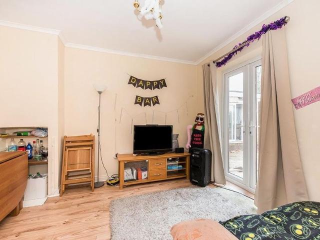 4 bedroom semi detached house to rent