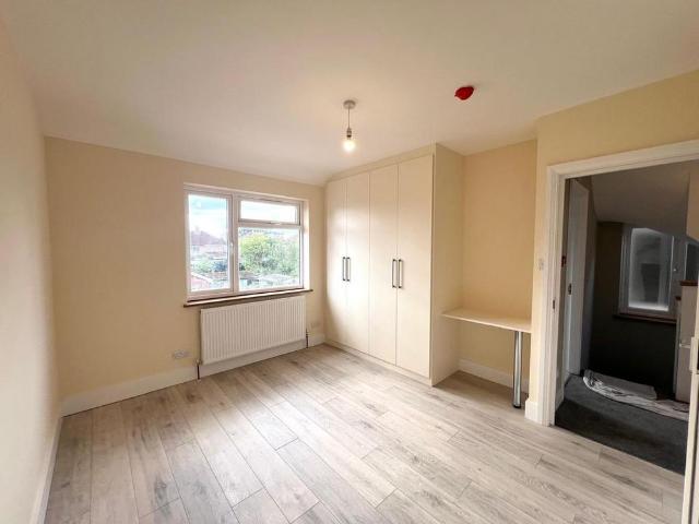 4 bedroom semi detached house to rent