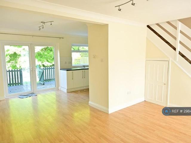 4 bedroom semi detached house to rent