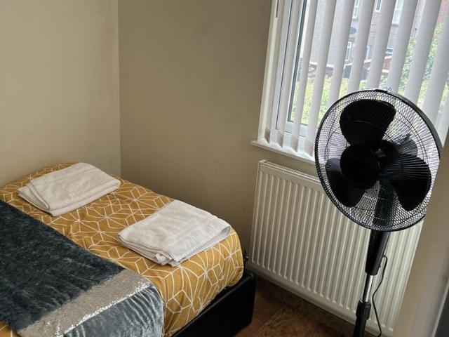 4 bedroom semi detached house to rent