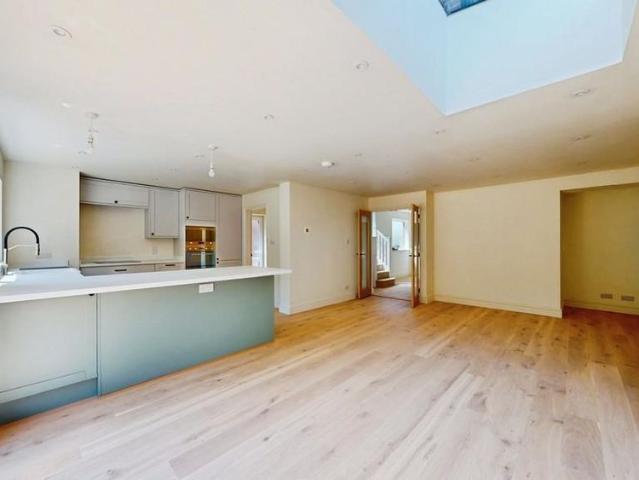 4 bedroom semi detached house to rent