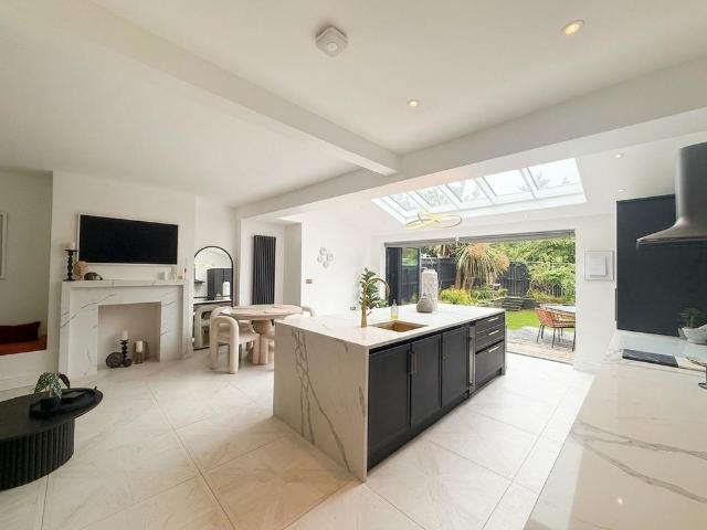4 bedroom semi detached house to rent