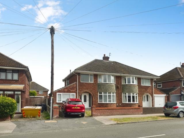 4 bedroom Semi detached house to rent
