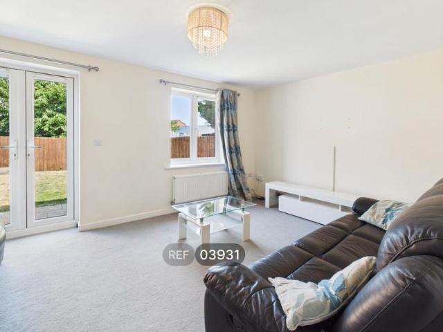 4 bedroom semi detached house to rent