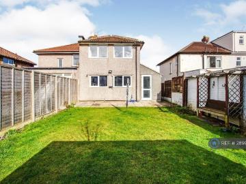 4 bedroom semi detached house to rent
