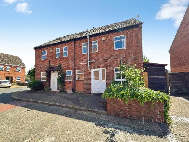 4 bedroom semi detached house to rent