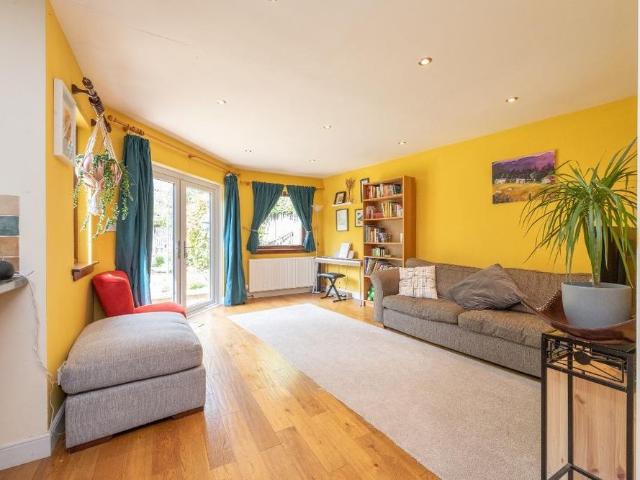 4 bedroom semi detached house to rent