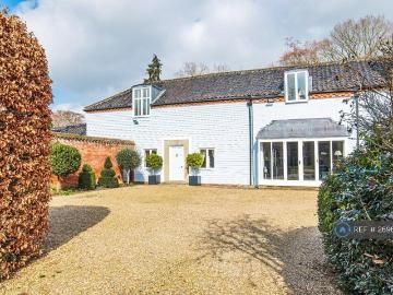 4 bedroom semi detached house to rent