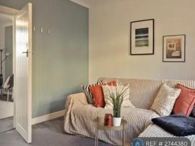 4 bedroom semi detached house to rent