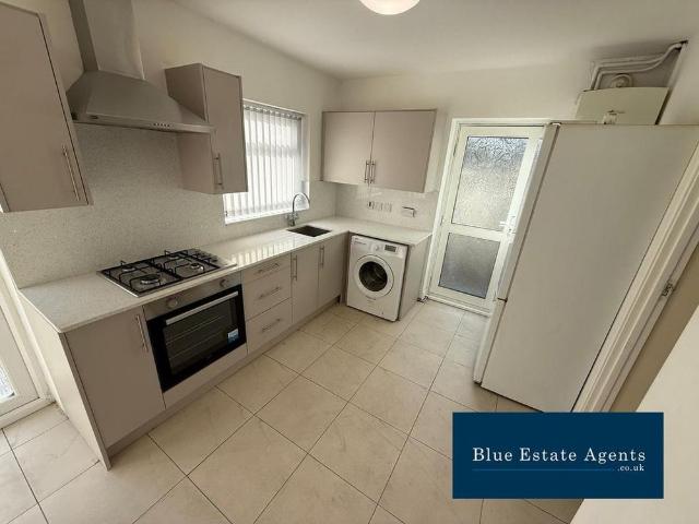 4 bedroom semi detached house to rent