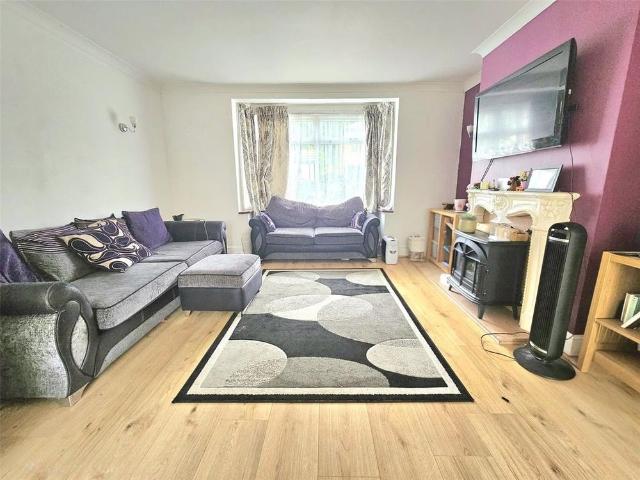4 bedroom semi detached house to rent