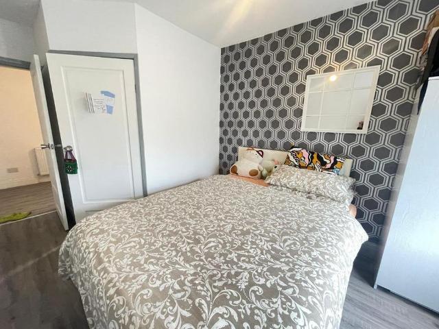 4 bedroom semi detached house to rent