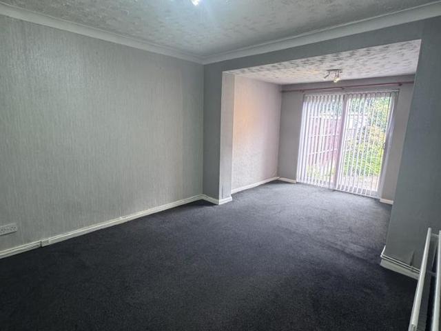4 bedroom semi detached house to rent