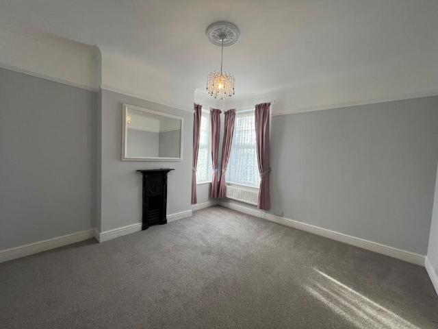4 bedroom semi detached house to rent