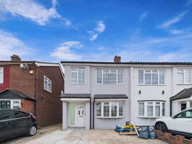 4 bedroom semi detached house to rent
