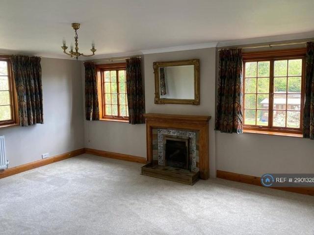 4 bedroom semi detached house to rent